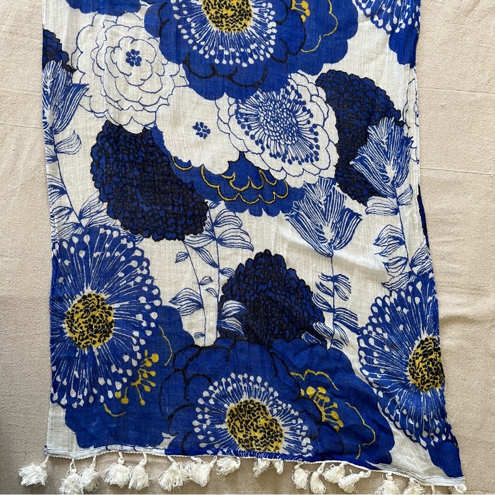 Gauzy Flowered Rectangular Scarf With Tassels - image 5